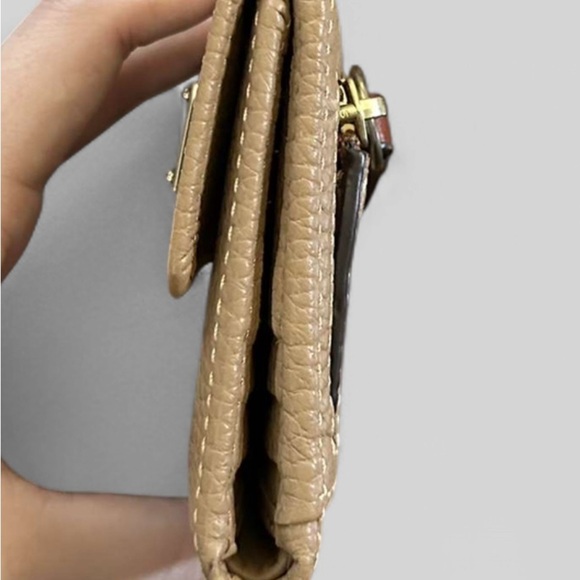 Dooney & Bourke Tan Pebble Grain Wallet-EUC-Like New-Retail $138 - Picture 3 of 5
